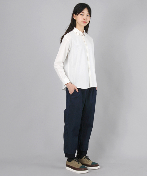 Ne-net（ネネット）の「どんぐりダンガリー（シャツ/ブラウス・レディース・ブラック/オフホワイト/グレー・02）」の5枚目の写真