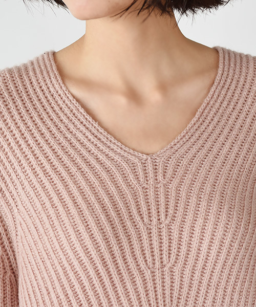 Luz Llena（ラズレナ）の「[ウール混]Vネックニットトップス（ニット/セーター・レディース・オフホワイト/マスタード/スモークピンク/グレイッシュベージュ・MEDIUM）」の8枚目の写真