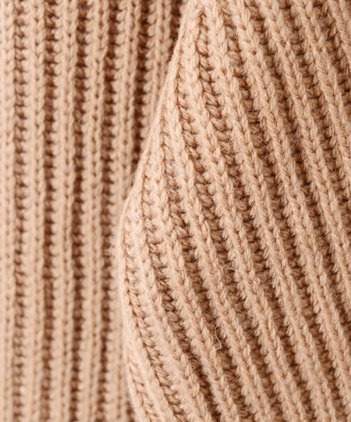 Luz Llena（ラズレナ）の「[ウール混]Vネックニットトップス（ニット/セーター・レディース・オフホワイト/マスタード/スモークピンク/グレイッシュベージュ・MEDIUM）」の19枚目の写真