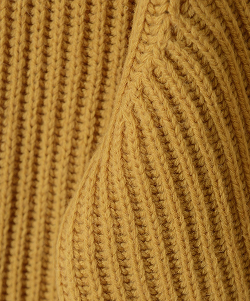 Luz Llena（ラズレナ）の「[ウール混]Vネックニットトップス（ニット/セーター・レディース・オフホワイト/マスタード/スモークピンク/グレイッシュベージュ・MEDIUM）」の9枚目の写真