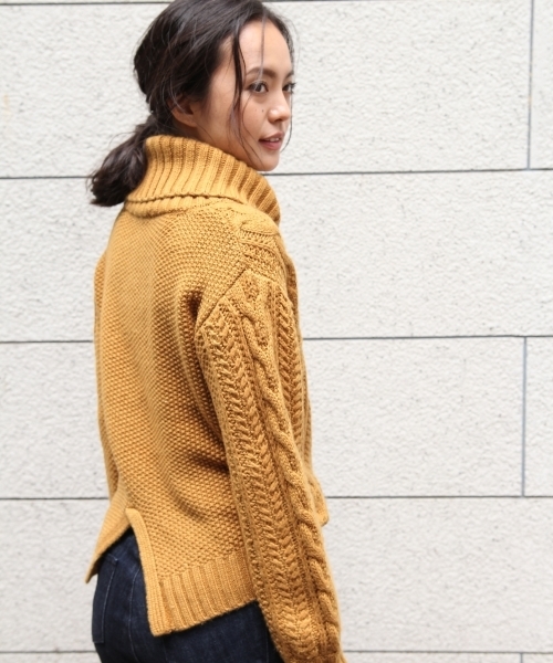 laboratory work（ラボラトリーワーク）の「ケーブルタートルニットプルオーバー（ニット/セーター・レディース・ホワイト/ブラック/イエロー/グレー系その他・MEDIUM）」の4枚目の写真