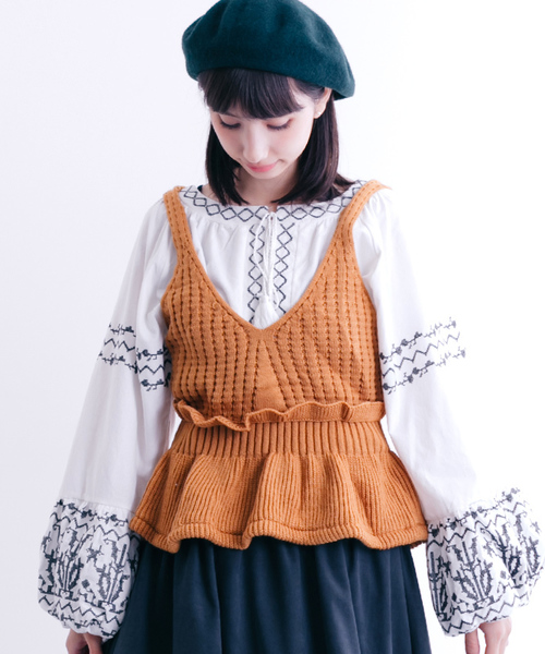 MERLOT（メルロー）の「ぺプラムフリルニットビスチェ1328（キャミソール・レディース・ブラック/イエロー/キャメル/ワイン/グリーン・FREE）」の4枚目の写真