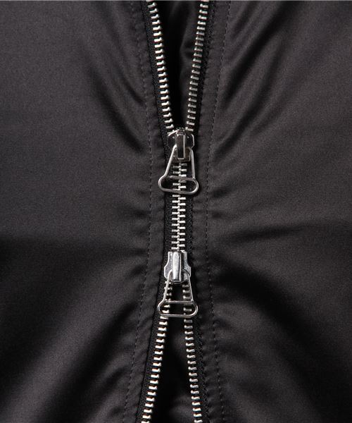 adidas（アディダス）の「オリジナルス ボンバージャケット［SST HZO