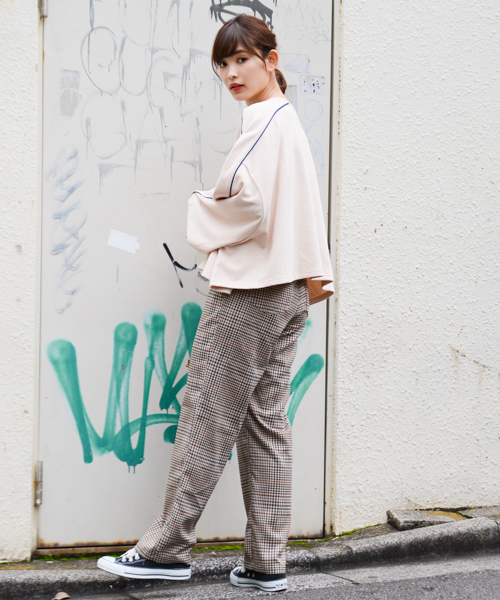 apres jour（アプレジュール）の「パイピングオーバースウェット【ZOZOTOWN限定アイテム】（スウェット・レディース・ベージュ/パープル/ライトブラウン・フリー）」の6枚目の写真