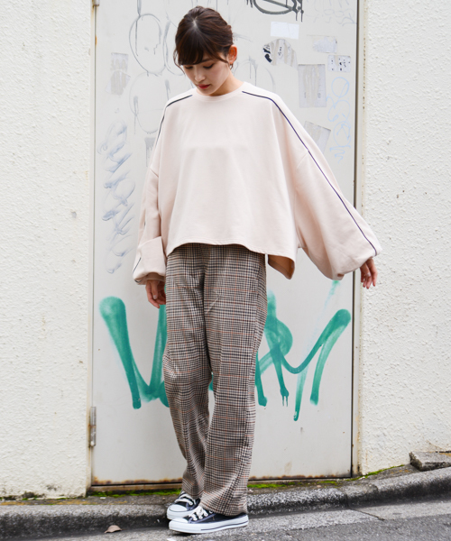 apres jour（アプレジュール）の「パイピングオーバースウェット【ZOZOTOWN限定アイテム】（スウェット・レディース・ベージュ/パープル/ライトブラウン・フリー）」の7枚目の写真