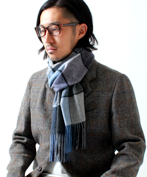 BEAMS(ビームス)の「□BEAMS / ブロックチェック カシミヤ マフラー(マフラー・メンズ・ブラック/ブラウン/ネイビー・ONE SIZE)」の3枚目の写真