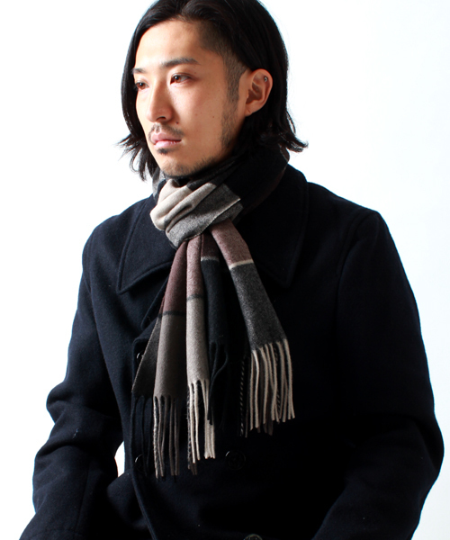 BEAMS(ビームス)の「□BEAMS / ブロックチェック カシミヤ マフラー(マフラー・メンズ・ブラック/ブラウン/ネイビー・ONE SIZE)」の2枚目の写真