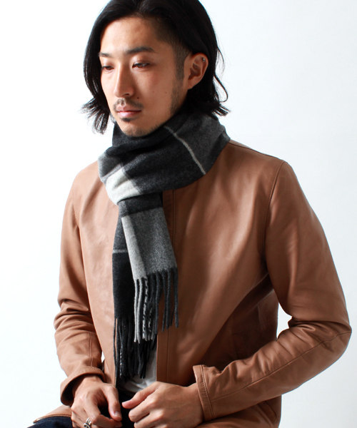 BEAMS(ビームス)の「□BEAMS / ブロックチェック カシミヤ マフラー(マフラー・メンズ・ブラック/ブラウン/ネイビー・ONE SIZE)」の1枚目の写真