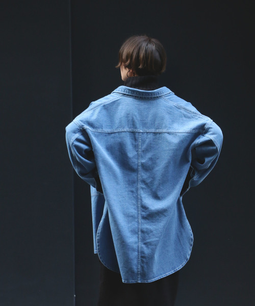 notch.（ノッチ）の「デニムオーバーサイズルーズジャケット（デニムジャケット・レディース・ライトインディゴブルー/ダークインディゴブルー・M）」の14枚目の写真