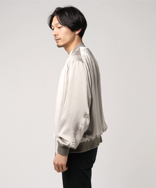 MAISON SPECIAL(メゾンスペシャル)の「テックファブリックオーバーサイズサテンブルゾン 【MAISON SPECIAL/メゾンスペシャル】(ブルゾン・メンズ・ブラック/ベージュ/ラベンダー・44/46/48)」の4枚目の写真