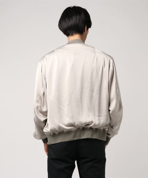 MAISON SPECIAL(メゾンスペシャル)の「テックファブリックオーバーサイズサテンブルゾン 【MAISON SPECIAL/メゾンスペシャル】(ブルゾン・メンズ・ブラック/ベージュ/ラベンダー・44/46/48)」の5枚目の写真