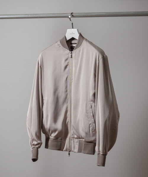 MAISON SPECIAL(メゾンスペシャル)の「テックファブリックオーバーサイズサテンブルゾン 【MAISON SPECIAL/メゾンスペシャル】(ブルゾン・メンズ・ブラック/ベージュ/ラベンダー・44/46/48)」の1枚目の写真