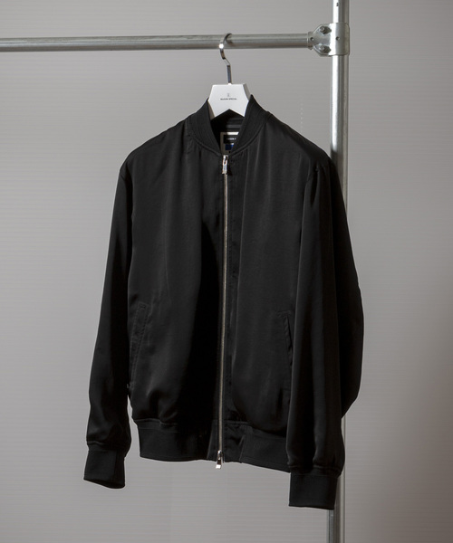 MAISON SPECIAL(メゾンスペシャル)の「テックファブリックオーバーサイズサテンブルゾン 【MAISON SPECIAL/メゾンスペシャル】(ブルゾン・メンズ・ブラック/ベージュ/ラベンダー・44/46/48)」の2枚目の写真