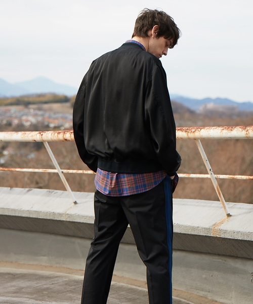 MAISON SPECIAL(メゾンスペシャル)の「テックファブリックオーバーサイズサテンブルゾン 【MAISON SPECIAL/メゾンスペシャル】(ブルゾン・メンズ・ブラック/ベージュ/ラベンダー・44/46/48)」の12枚目の写真