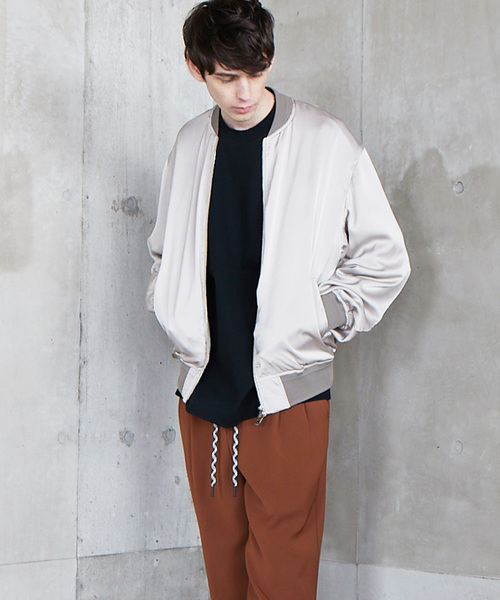 MAISON SPECIAL(メゾンスペシャル)の「テックファブリックオーバーサイズサテンブルゾン 【MAISON SPECIAL/メゾンスペシャル】(ブルゾン・メンズ・ブラック/ベージュ/ラベンダー・44/46/48)」の13枚目の写真