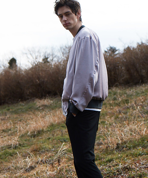 MAISON SPECIAL(メゾンスペシャル)の「テックファブリックオーバーサイズサテンブルゾン 【MAISON SPECIAL/メゾンスペシャル】(ブルゾン・メンズ・ブラック/ベージュ/ラベンダー・44/46/48)」の17枚目の写真