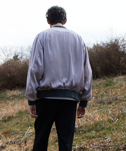 MAISON SPECIAL(メゾンスペシャル)の「テックファブリックオーバーサイズサテンブルゾン 【MAISON SPECIAL/メゾンスペシャル】(ブルゾン・メンズ・ブラック/ベージュ/ラベンダー・44/46/48)」の18枚目の写真