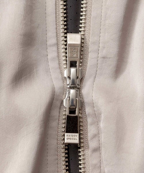 MAISON SPECIAL(メゾンスペシャル)の「テックファブリックオーバーサイズサテンブルゾン 【MAISON SPECIAL/メゾンスペシャル】(ブルゾン・メンズ・ブラック/ベージュ/ラベンダー・44/46/48)」の20枚目の写真