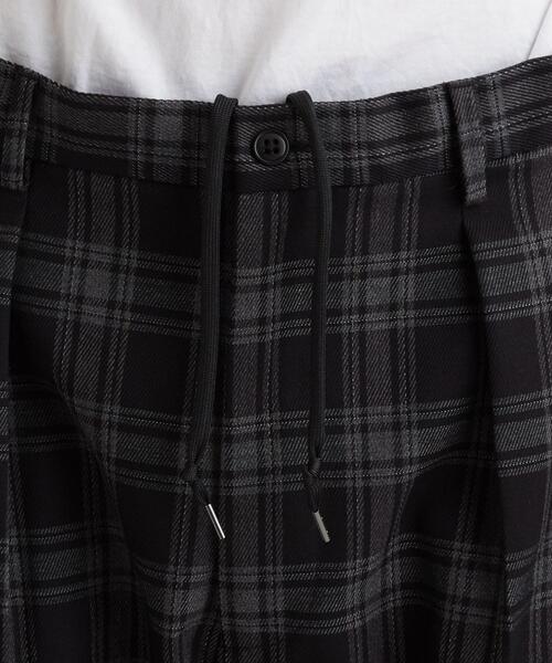 green label relaxing（グリーンレーベルリラクシング）の「CM キャバリーツイルチェック 2プリーツ ワイドテーパード 9分丈パンツ（その他パンツ・メンズ・ブラック/ダークブラウン・SMALL/X-LARGE/LARGE/MEDIUM）」の6枚目の写真
