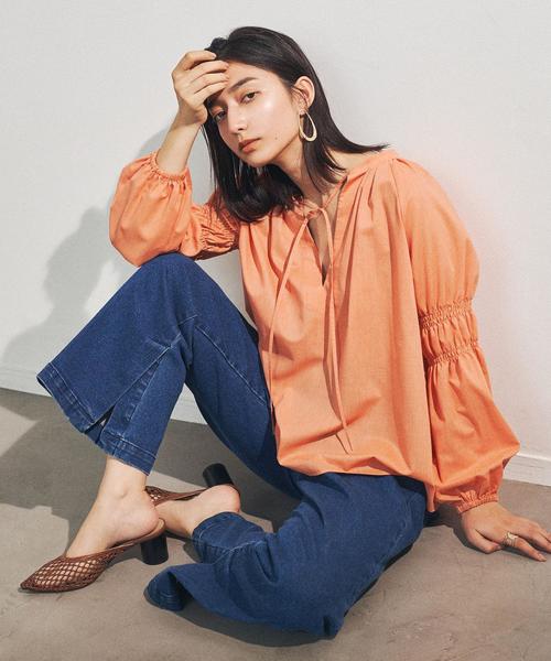 EMMEL REFINES(エメルリファインズ)の「〔ハンドウォッシャブル〕SMF HW 2WAY TC ギャザーブラウス(シャツ/ブラウス・レディース・ライラック/ベージュ/シャーベット/ブラック・FREE)」の4枚目の写真