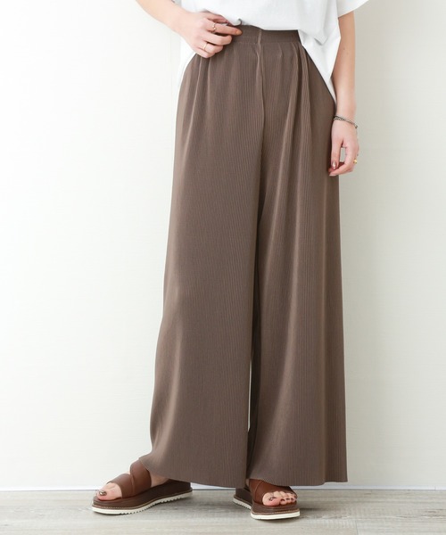 CHARM BERRY TIC(チャームベリーチック)の「クリスタルプリーツスムース ストレートパンツ(その他パンツ・レディース・ミント/ベージュ/モカ/ラベンダー/ブラック・M/L)」の2枚目の写真