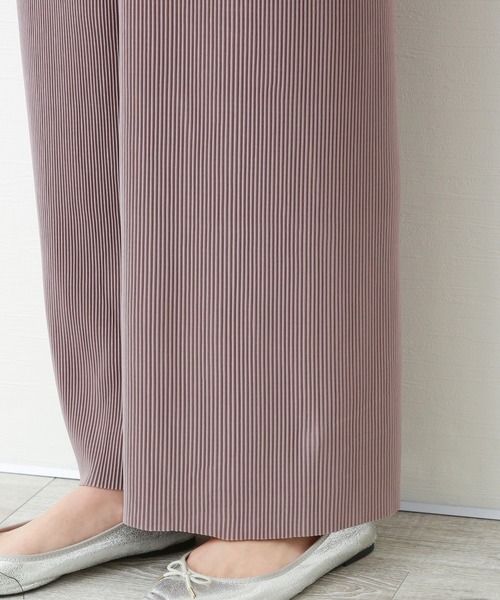 CHARM BERRY TIC(チャームベリーチック)の「クリスタルプリーツスムース ストレートパンツ(その他パンツ・レディース・ミント/ベージュ/モカ/ラベンダー/ブラック・M/L)」の9枚目の写真