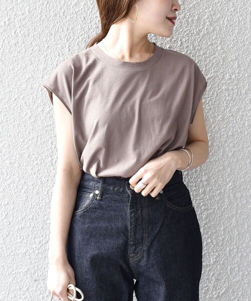 SHIPS（シップス）の「【WEB限定】クールタッチノースリーブビッグTEE◇（Tシャツ/カットソー・レディース・チャコールグレー/オフホワイト/イエロー/グリーン/ブラウン系その他/ホワイト/オリーブ・ONE SIZE）」の4枚目の写真