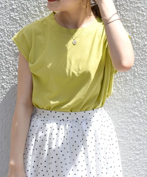 SHIPS（シップス）の「【WEB限定】クールタッチノースリーブビッグTEE◇（Tシャツ/カットソー・レディース・チャコールグレー/オフホワイト/イエロー/グリーン/ブラウン系その他/ホワイト/オリーブ・ONE SIZE）」の7枚目の写真