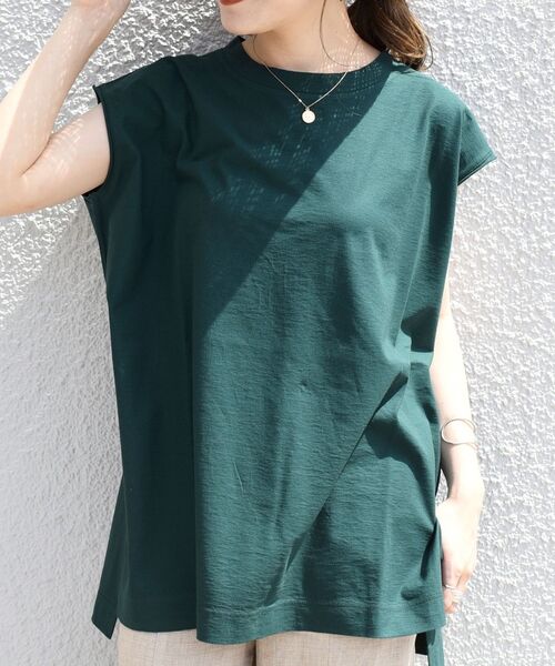 SHIPS（シップス）の「【WEB限定】クールタッチノースリーブビッグTEE◇（Tシャツ/カットソー・レディース・チャコールグレー/オフホワイト/イエロー/グリーン/ブラウン系その他/ホワイト/オリーブ・ONE SIZE）」の6枚目の写真