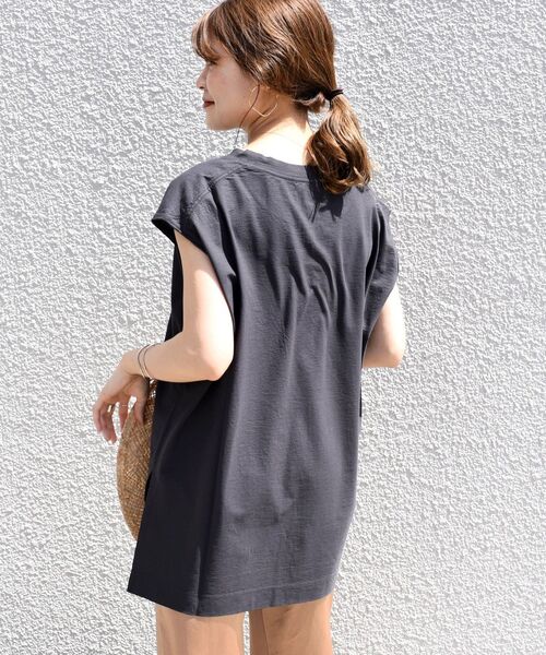 SHIPS（シップス）の「【WEB限定】クールタッチノースリーブビッグTEE◇（Tシャツ/カットソー・レディース・チャコールグレー/オフホワイト/イエロー/グリーン/ブラウン系その他/ホワイト/オリーブ・ONE SIZE）」の19枚目の写真