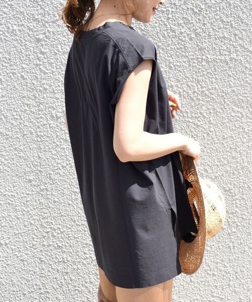 SHIPS（シップス）の「【WEB限定】クールタッチノースリーブビッグTEE◇（Tシャツ/カットソー・レディース・チャコールグレー/オフホワイト/イエロー/グリーン/ブラウン系その他/ホワイト/オリーブ・ONE SIZE）」の18枚目の写真