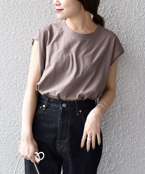 SHIPS（シップス）の「【WEB限定】クールタッチノースリーブビッグTEE◇（Tシャツ/カットソー・レディース・チャコールグレー/オフホワイト/イエロー/グリーン/ブラウン系その他/ホワイト/オリーブ・ONE SIZE）」の16枚目の写真