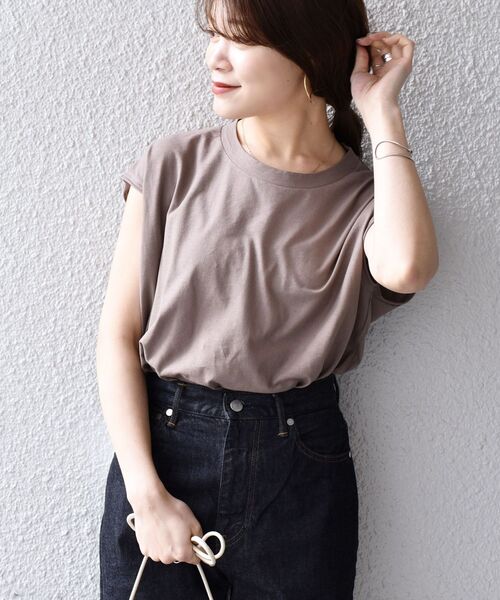 SHIPS（シップス）の「【WEB限定】クールタッチノースリーブビッグTEE◇（Tシャツ/カットソー・レディース・チャコールグレー/オフホワイト/イエロー/グリーン/ブラウン系その他/ホワイト/オリーブ・ONE SIZE）」の15枚目の写真
