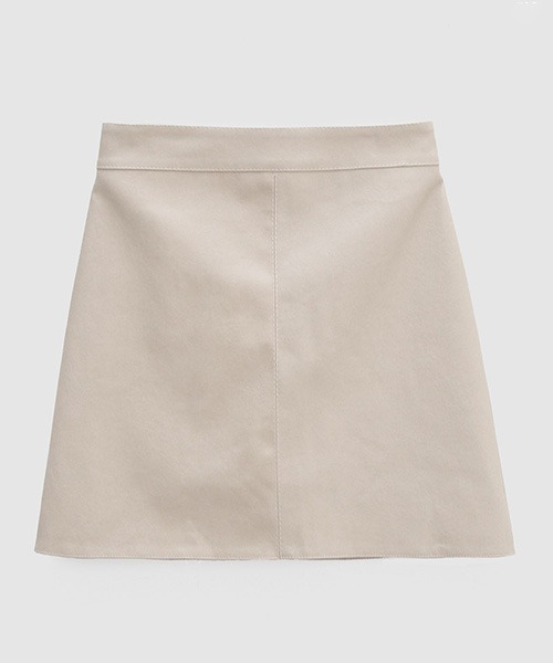 chuu（チュー）の「CHUU フェイクレザーミニスカート（スカート・レディース・ブラック/ベージュ/ネイビー/ブラウン/レッド/カーキ・S/M/L）」の16枚目の写真