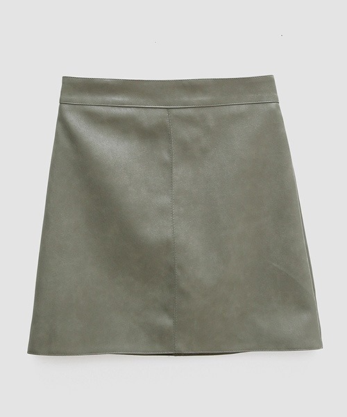 chuu（チュー）の「CHUU フェイクレザーミニスカート（スカート・レディース・ブラック/ベージュ/ネイビー/ブラウン/レッド/カーキ・S/M/L）」の19枚目の写真