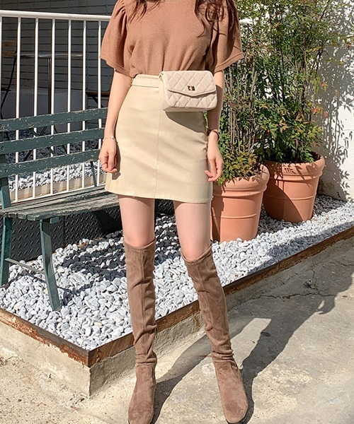 chuu（チュー）の「CHUU フェイクレザーミニスカート（スカート・レディース・ブラック/ベージュ/ネイビー/ブラウン/レッド/カーキ・S/M/L）」の21枚目の写真