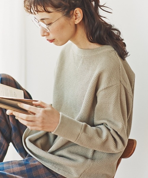 studio CLIP(スタディオクリップ)の「【新色入荷】《玄長なおこさんコラボ》9ゲージ洗える鹿の子ニットプルオーバー(ニット/セーター・レディース・ダークブラウン/オフホワイト/ピンク/グリーン/カーキ/モカ/パープル・MEDIUM/LARGE)」の4枚目の写真