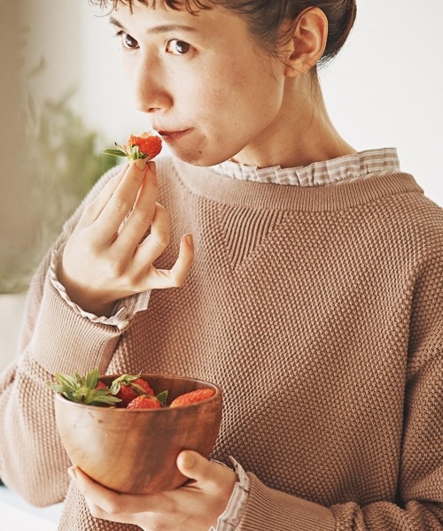 studio CLIP(スタディオクリップ)の「【新色入荷】《玄長なおこさんコラボ》9ゲージ洗える鹿の子ニットプルオーバー(ニット/セーター・レディース・ダークブラウン/オフホワイト/ピンク/グリーン/カーキ/モカ/パープル・MEDIUM/LARGE)」の3枚目の写真