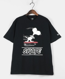 NEW ERA（ニューエラ）の「【NEW　ERA/ニューエラ】PEANUTS スヌーピー コラボ スケート プリント半袖Tシャツ/ ブラック（Tシャツ/カットソー・メンズ）」