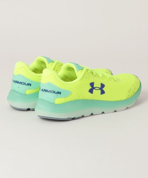 UNDER ARMOUR(アンダーアーマー)の「UAボーイズ グレード スクール サージ 2 スプラッシュ(ランニング/BOYS)(スニーカー・キッズ・イエロー・23.5/24.0/24.5/22.5/23.0)」の2枚目の写真