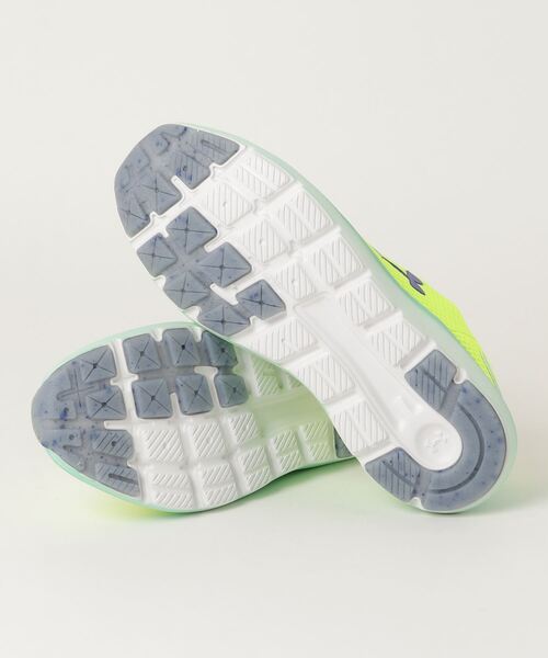 UNDER ARMOUR(アンダーアーマー)の「UAボーイズ グレード スクール サージ 2 スプラッシュ(ランニング/BOYS)(スニーカー・キッズ・イエロー・23.5/24.0/24.5/22.5/23.0)」の3枚目の写真