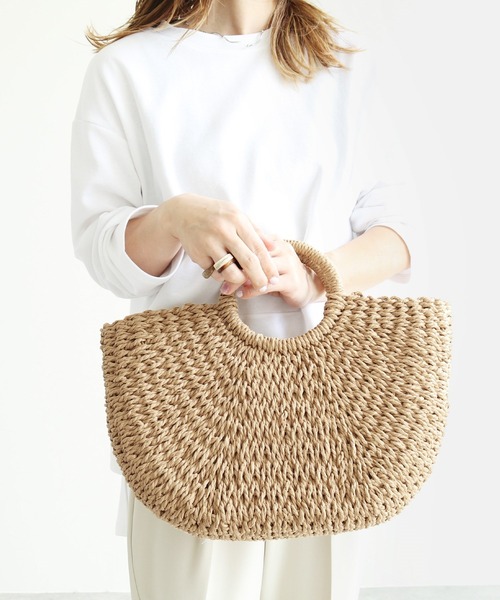 reca（レカ）の「雑材バッグ ハーフムーントート（ハンドバッグ・レディース・ブラック/ベージュ/グレイッシュベージュ・ONE SIZE）」の3枚目の写真