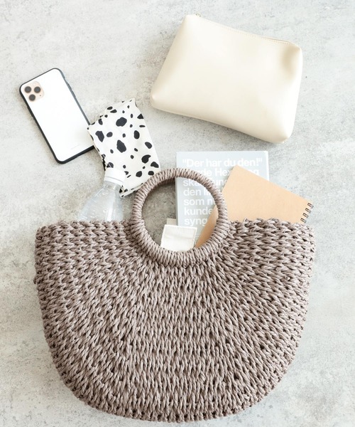 reca（レカ）の「雑材バッグ ハーフムーントート（ハンドバッグ・レディース・ブラック/ベージュ/グレイッシュベージュ・ONE SIZE）」の5枚目の写真