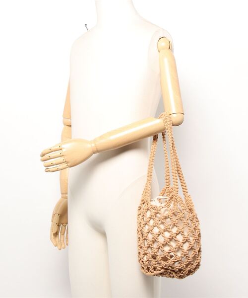 Bab(バブ)の「【WEB限定】手編みメッシュバッグ(トートバッグ・レディース・オフホワイト/キャメル・ONESIZE)」の5枚目の写真