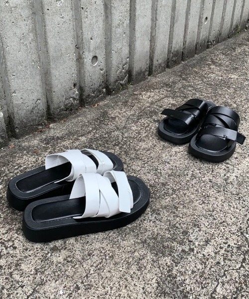 MANGROVE（マングローブ）の「デザインフラットサンダル（サンダル・レディース・ホワイト/ブラック・SMALL/MEDIUM/LARGE）」の4枚目の写真