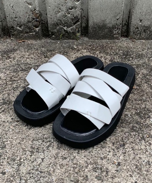 MANGROVE（マングローブ）の「デザインフラットサンダル（サンダル・レディース・ホワイト/ブラック・SMALL/MEDIUM/LARGE）」の6枚目の写真