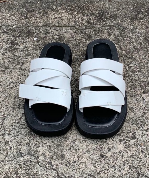 MANGROVE（マングローブ）の「デザインフラットサンダル（サンダル・レディース・ホワイト/ブラック・SMALL/MEDIUM/LARGE）」の7枚目の写真