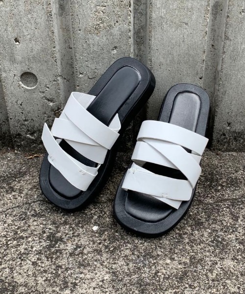 MANGROVE（マングローブ）の「デザインフラットサンダル（サンダル・レディース・ホワイト/ブラック・SMALL/MEDIUM/LARGE）」の9枚目の写真