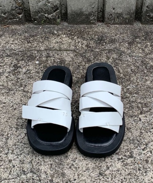 MANGROVE（マングローブ）の「デザインフラットサンダル（サンダル・レディース・ホワイト/ブラック・SMALL/MEDIUM/LARGE）」の19枚目の写真