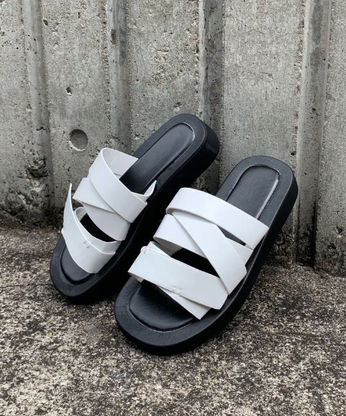 MANGROVE（マングローブ）の「デザインフラットサンダル（サンダル・レディース・ホワイト/ブラック・SMALL/MEDIUM/LARGE）」の18枚目の写真